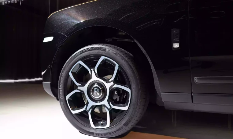 Rolls Royce Cullinan in Diamond Black Exotic Car for Sale in UAE