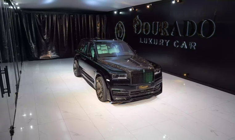 Rolls Royce Cullinan Onyx Concept in Diamond Black & Interior Mint Green Luxury Car for Sale in UAE