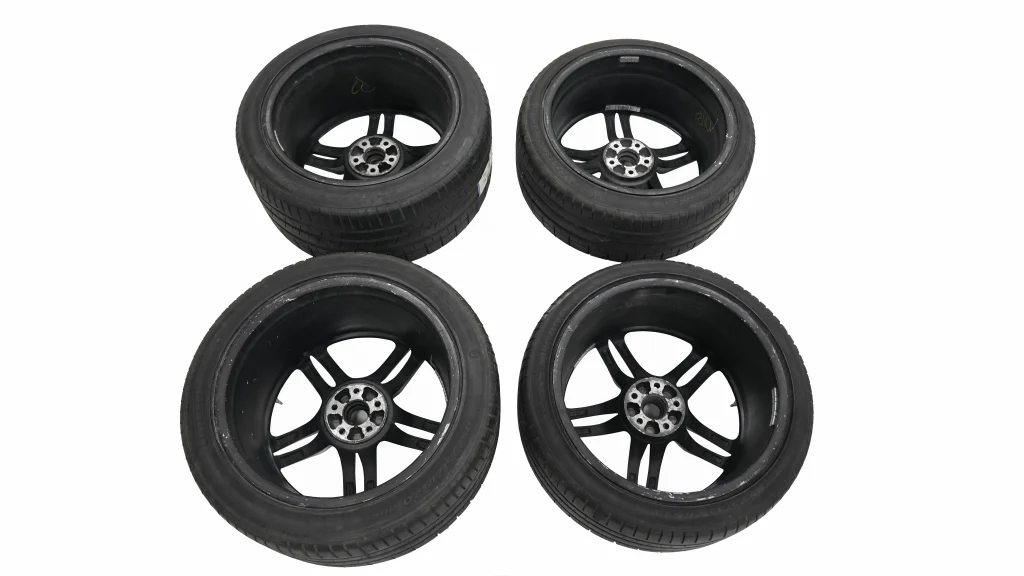Ferrari 812 Tyres (Pirelli) + Rims Set Black OEM 324158 324159 for sale in dubai-1