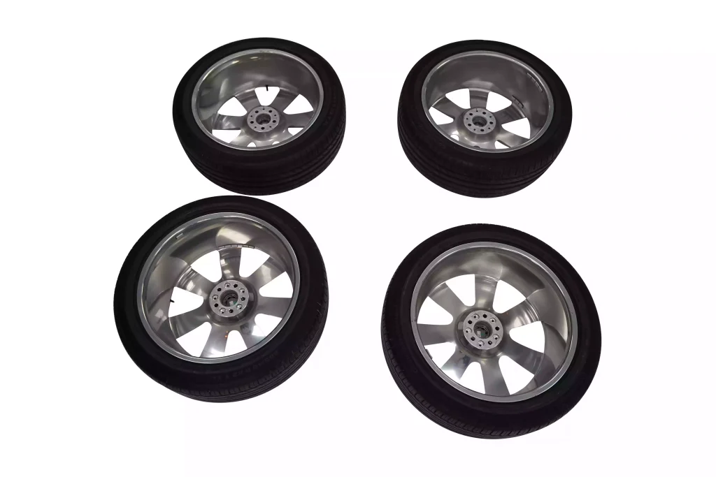 ROLLS ROYCE CULLINAN 21 Factory Wheels Silver For sale in Dubai 01