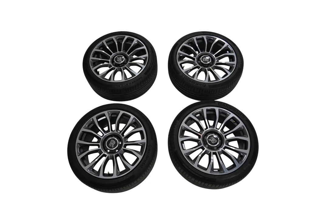 ROLLS ROYCE CULLINAN Original Tires with Rims and Bolts Silver for sale in Dubai