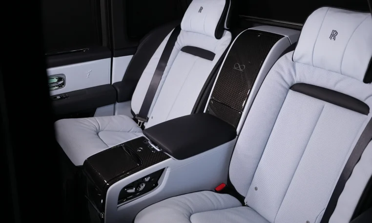 Rolls Royce Cullinan Black Badge in Blue Midnight Sapphire for sale in Dubai