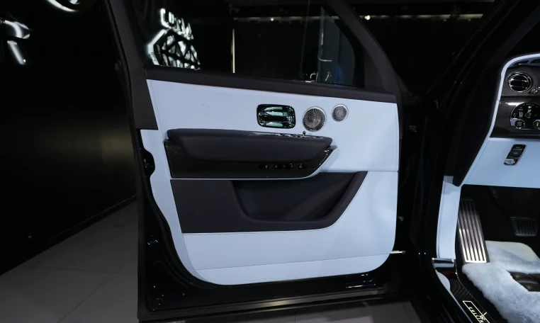 Rolls Royce Cullinan Black Badge in Blue Midnight Sapphire for sale