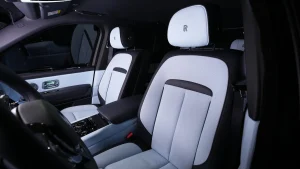 Rolls Royce Cullinan Black Badge in Blue Midnight Sapphire