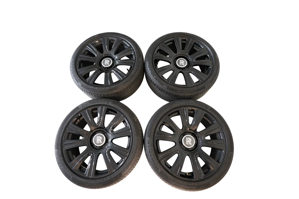 Rolls Royce Wraith & Dawn Original Tires Set with Rims and Bolts Set Black for sale in dubai