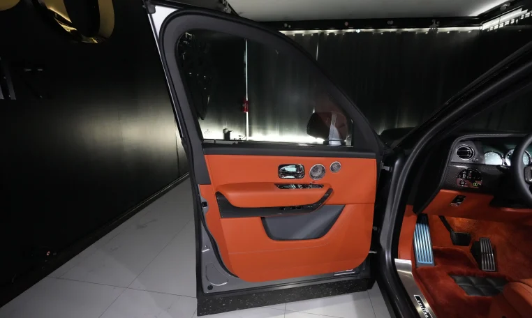 Rolls Royce Cullinan Black Badge Onyx Edition in Jubilee Silver