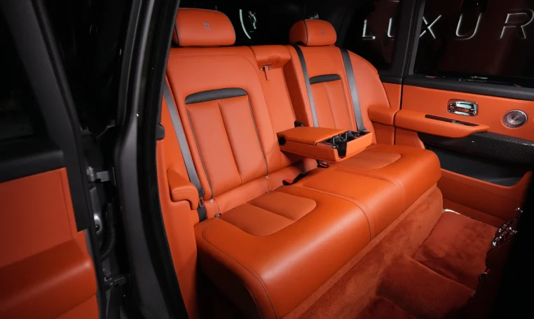 Rolls Royce Cullinan Black Badge Onyx Edition in Jubilee Silver