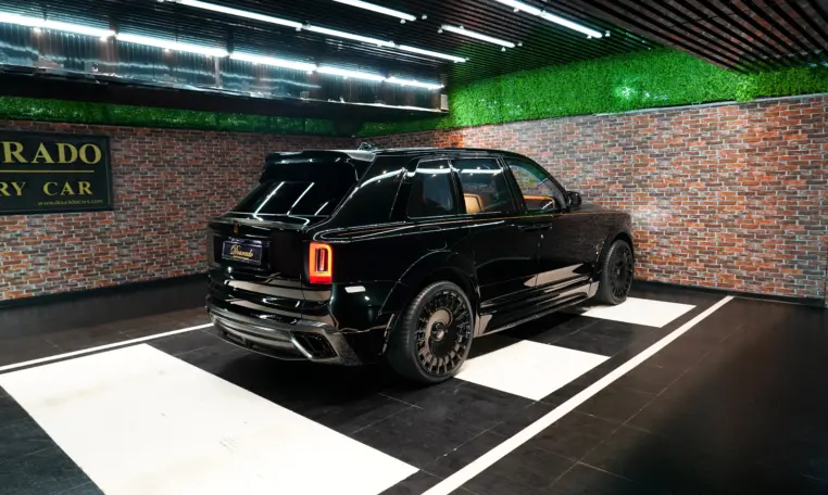 Rolls Royce Cullinan Onyx Concept gold for sale in Dubai