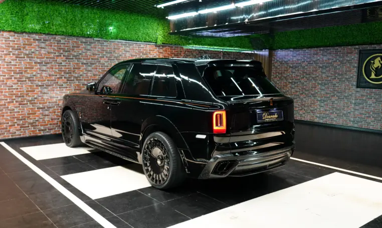 Rolls Royce Cullinan Onyx Concept gold for sale in Dubai