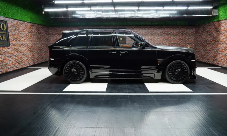 Rolls Royce Cullinan Onyx Concept gold for sale in Dubai