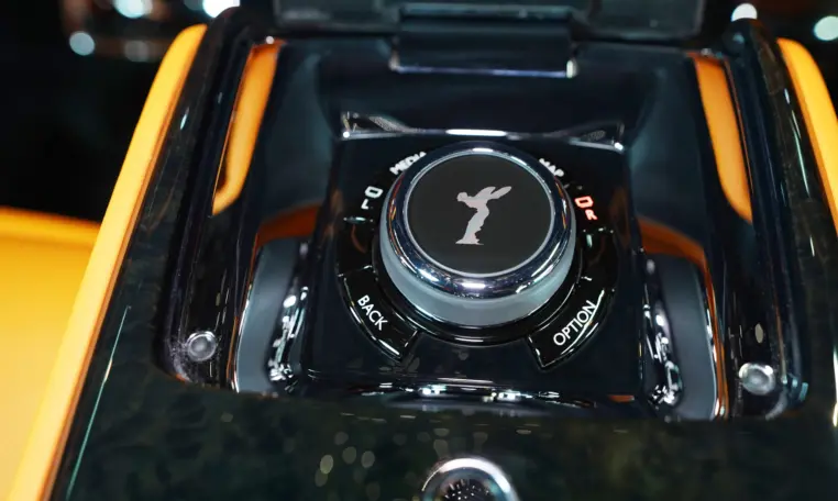 Rolls Royce Cullinan Onyx Concept gold for sale in Dubai