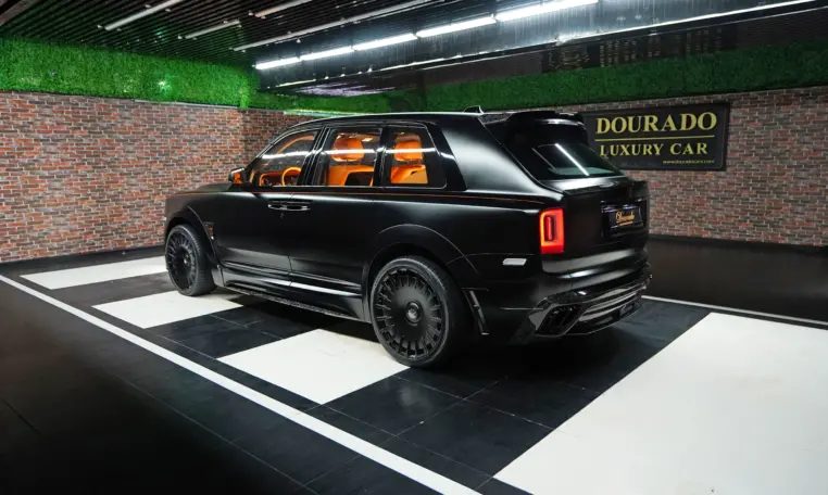 Rolls Royce Cullinan Onyx Concept silver for sale in Dubai