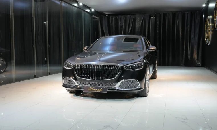 Mercedes-Benz S 580 S 580 4 Matic Long Maybach Black & Graphite Grey for sale in dubai 04